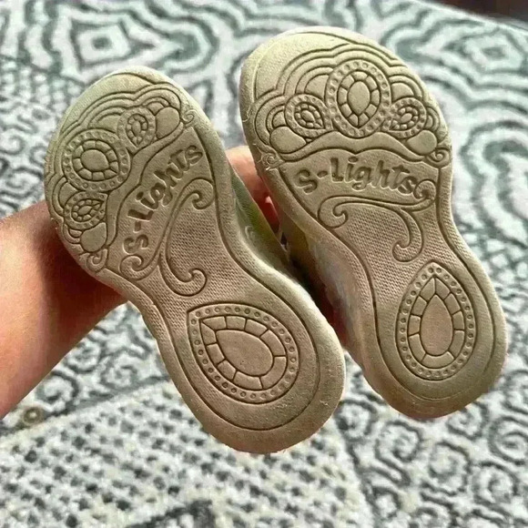 Skechers light up shoes size 8 toddler - Picture 5 of 5